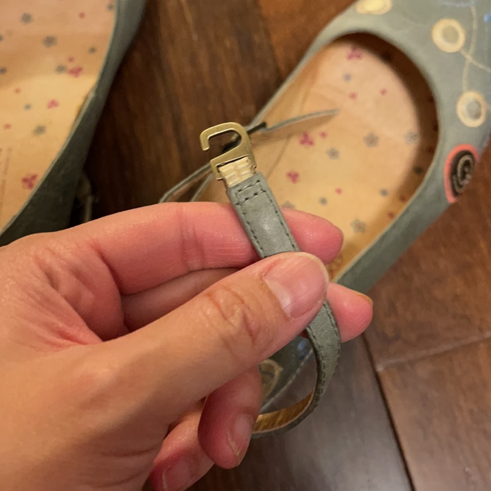 Playful embellished appliqués wedged shoes - Picture 6 of 12